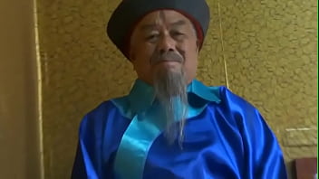 Hoàng tử đồng tính khỏa thân