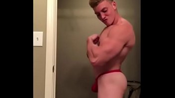 Xxx porno di pipì gay sulla mutandina della nonna