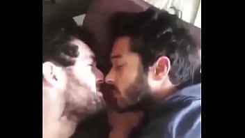 Beijo gay xvideo
