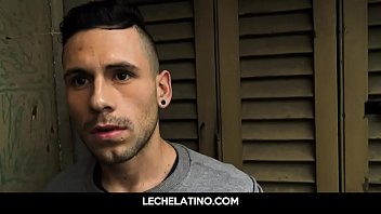 Porno ayam gay yang belum dipotong